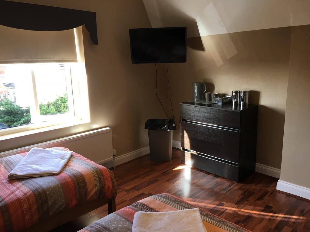Anfield Accommodation Part Of The Twelfth Man Public House Liverpool Exteriér fotografie